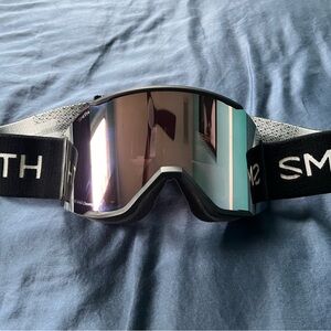 GOGGLES- SKI / SNOWBOARD: SMITH SQUAD MAG with ChromaPop Lens. LIKE NEW.
